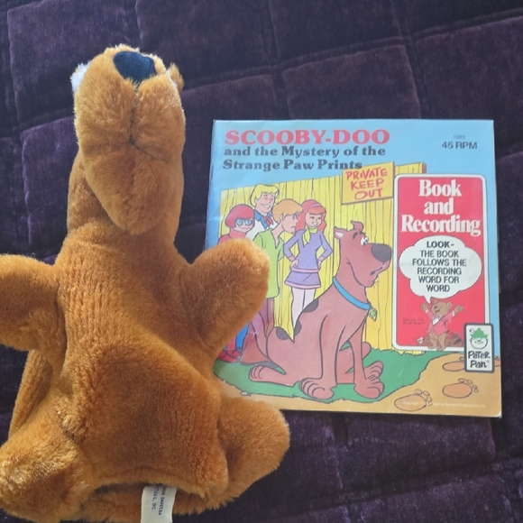 Peter pan Other - Scooby Doo Book With Record And 1987 Hand Puppet